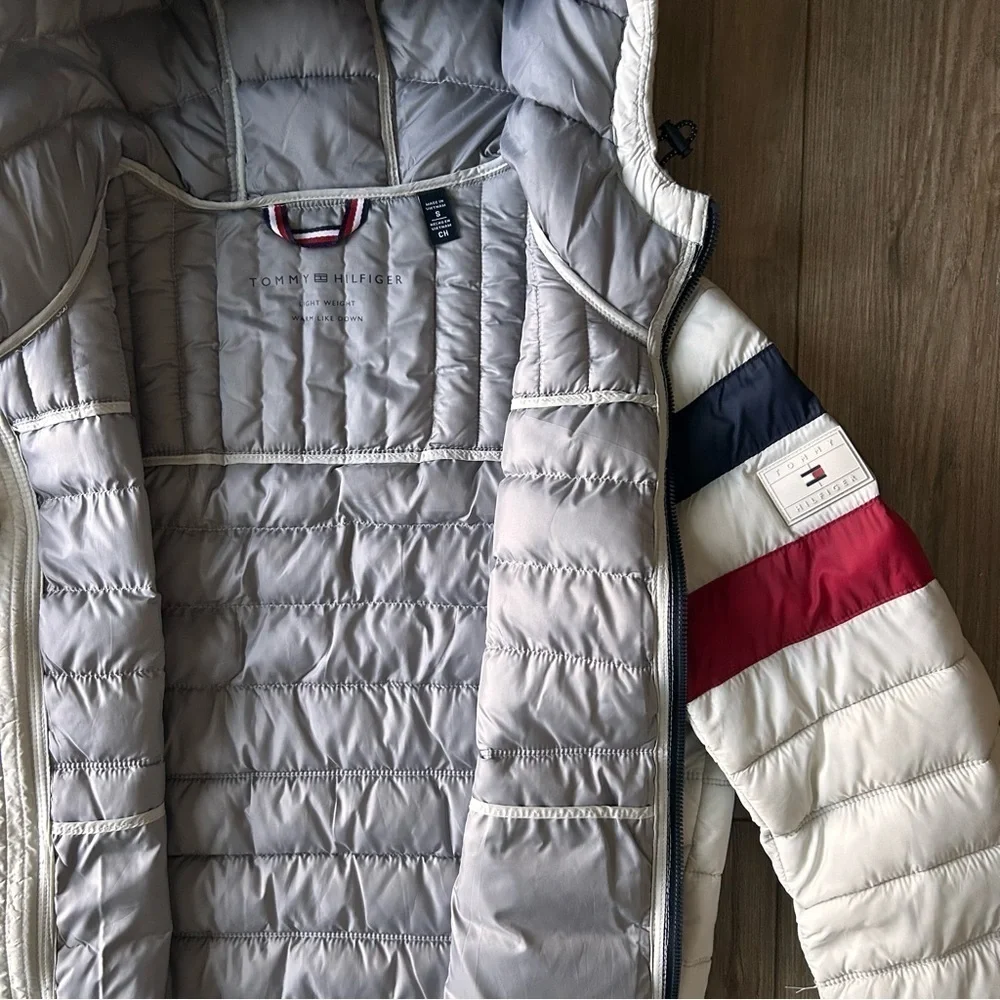 Tommy Hilfiger | Quilted Color Blocked Hooded Puffer Jacket (Small)